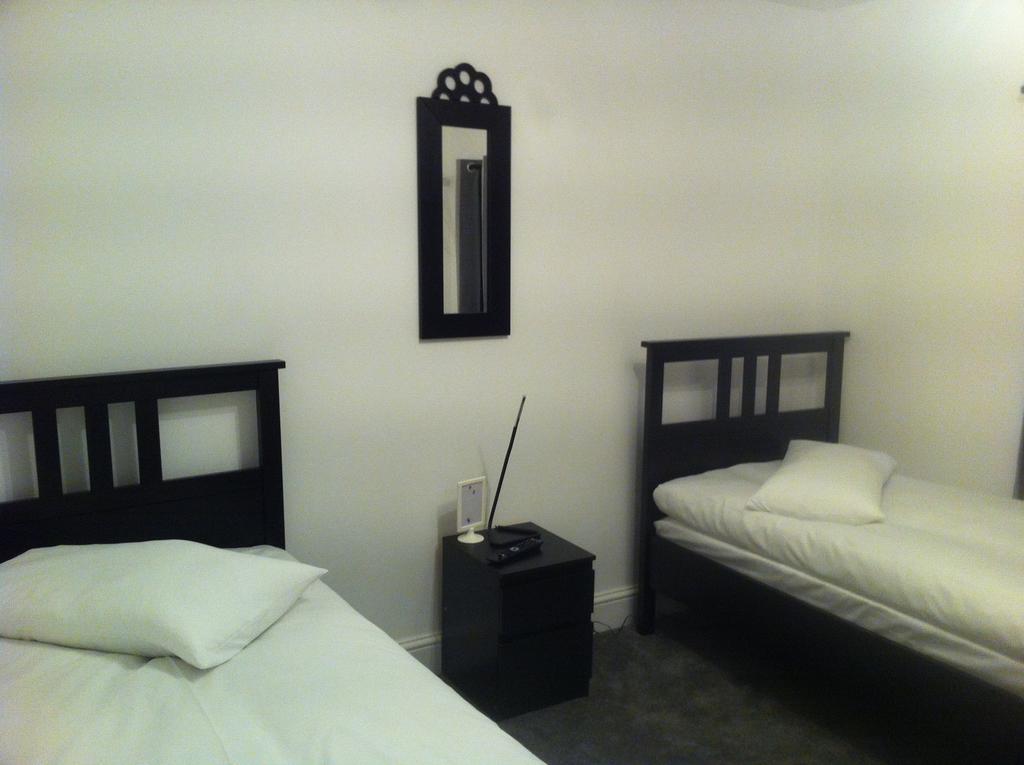 Duke Of Fife Hotel Barking  Room photo